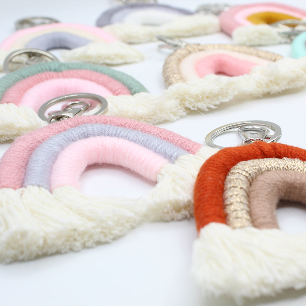 Porte clés Arc en ciel macramé