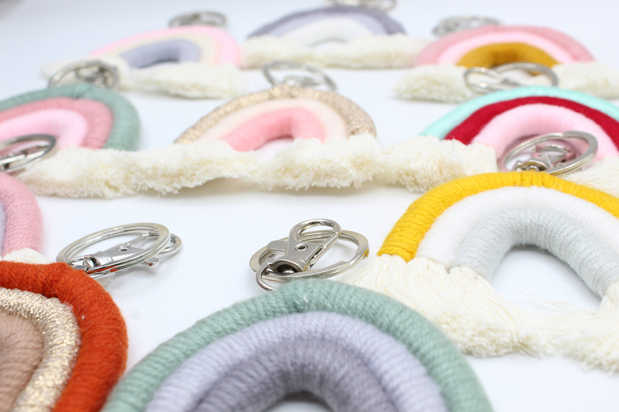 Porte clés Arc en ciel macramé